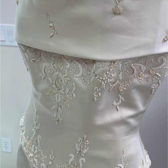 🚫SOLS🚫Champagne Off  Shoulder Atelier Diagonal Sample Wedding gown Size 12 - Picture 5 of 10